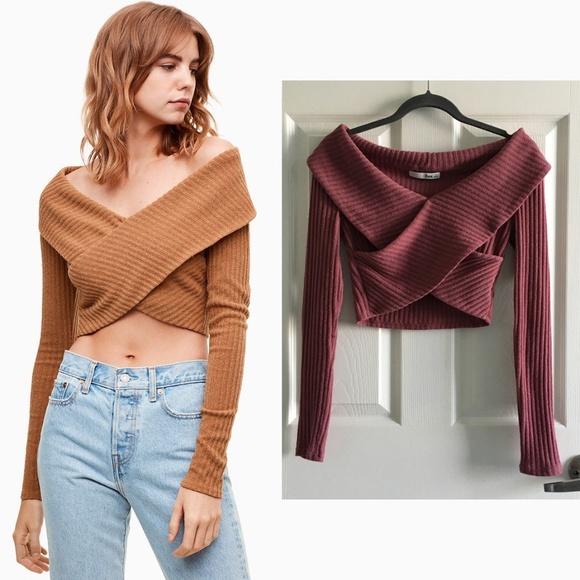 Aritzia Tops - Wilfred Free Silvers Crop Top